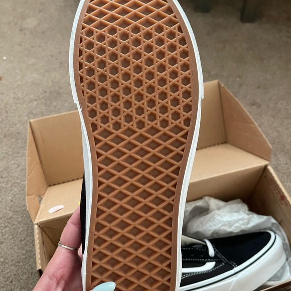 Men’s Vans size 10.5 - Picture 2 of 2